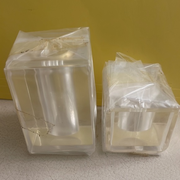 NWOT:  TWO’S COMPNY Salt & Pepper set - Picture 3 of 10